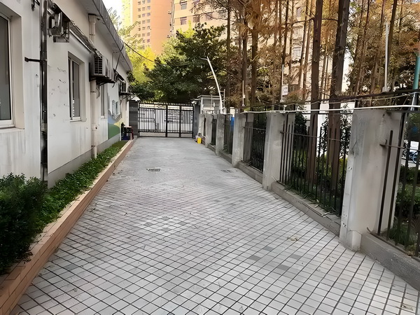 新加坡美姐颜值遭吐槽穿热裤洗车改造形象(图)